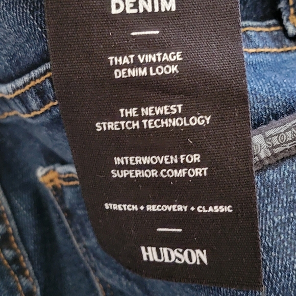 Hudson Amelia Cuffed Knee Shorts - Picture 8 of 11